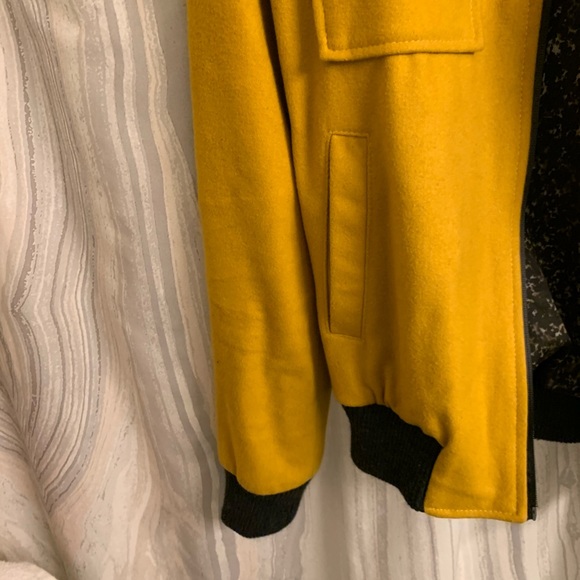 Super dope yellow bomber with hoodie - Picture 3 of 8